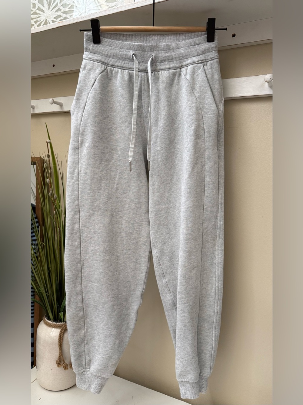 Lululemon Grey Scuba Relaxed Joggers High Waist Size 2 Gray 💎 EUC Retail $118
